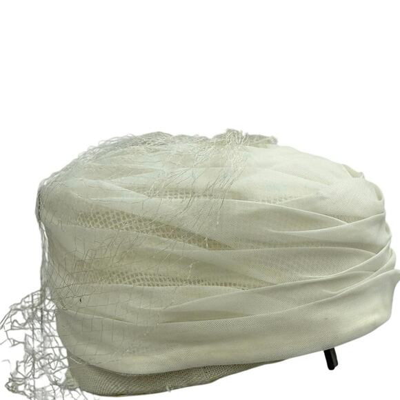 Vintage 1960s White Pillbox Hat Veil Union Label Wedding Formal main image 4